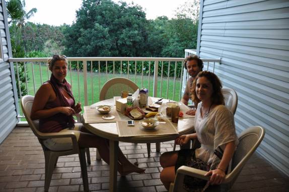 Café da manhã em nosso apartamento em Princeville, perto de Hanaley Bay, na costa norte de Kauai, no Havaí